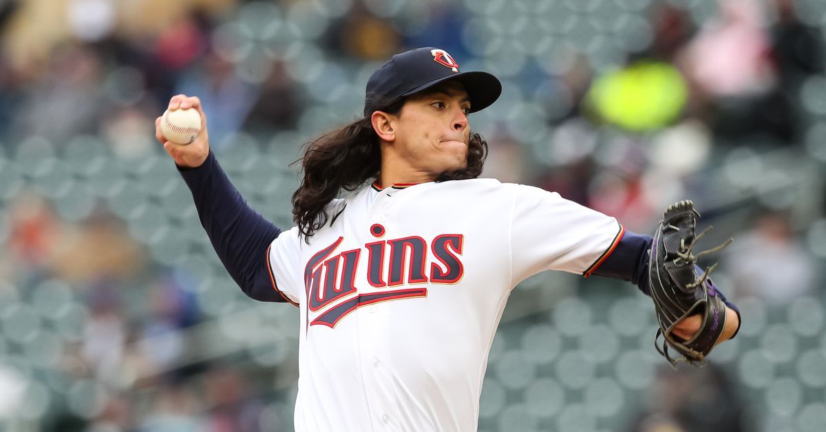 Braves claim Dereck Rodriguez off waivers from the Twins, transfer Kyle Wright to 60-day injured list