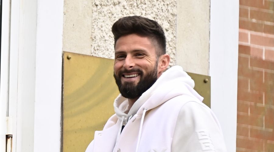 Une star de la chanson déclare sa flamme à Giroud