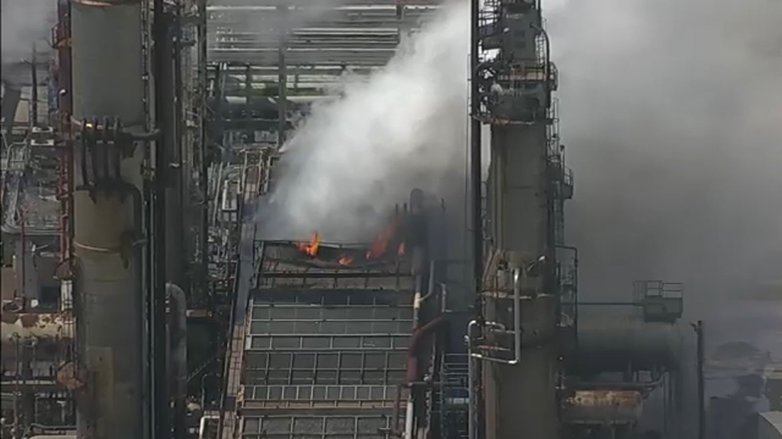 At least 1 Marathon Petroleum employee dies in Texas City refinery fire, company says