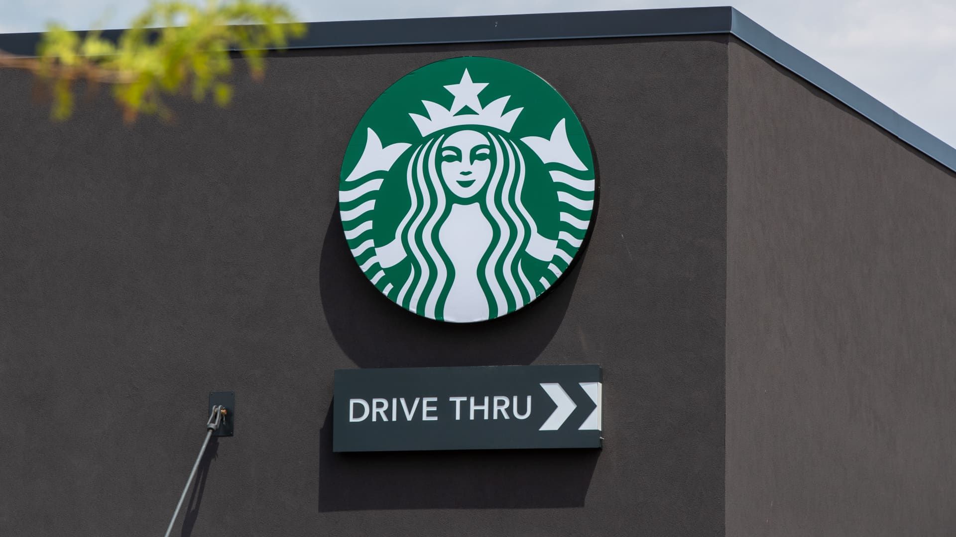 Ex-Starbucks manager wins $25.6 million in suit; fired after arrests of Black men