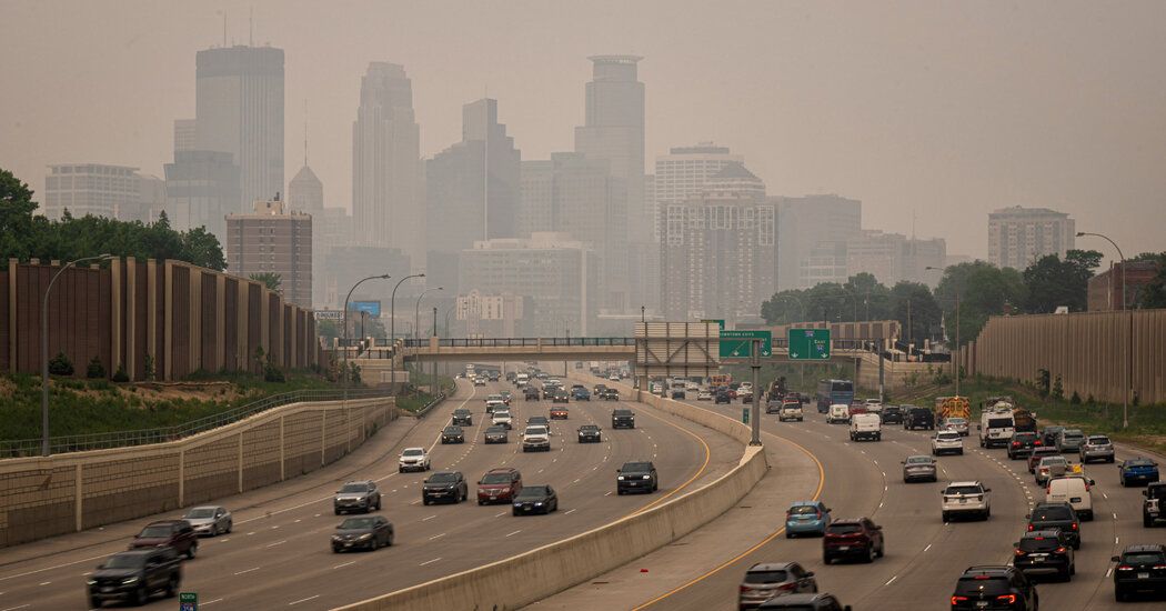 In Minnesota, Canada Wildfire Smoke Descends in an Unhealthy Haze