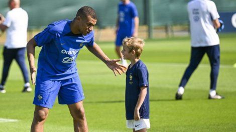 Bleus : Pas de casquette du Barça avec Mbappé !