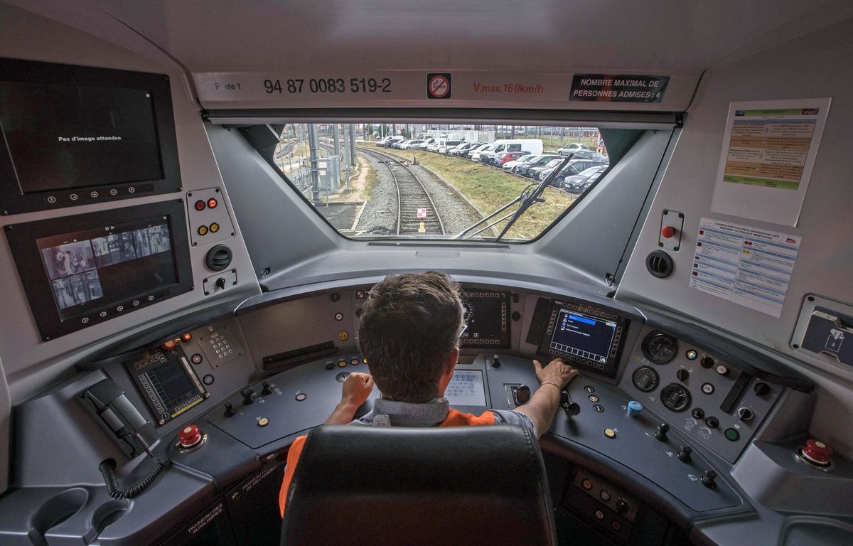 On vous présente le premier train régional hybride à rouler en France