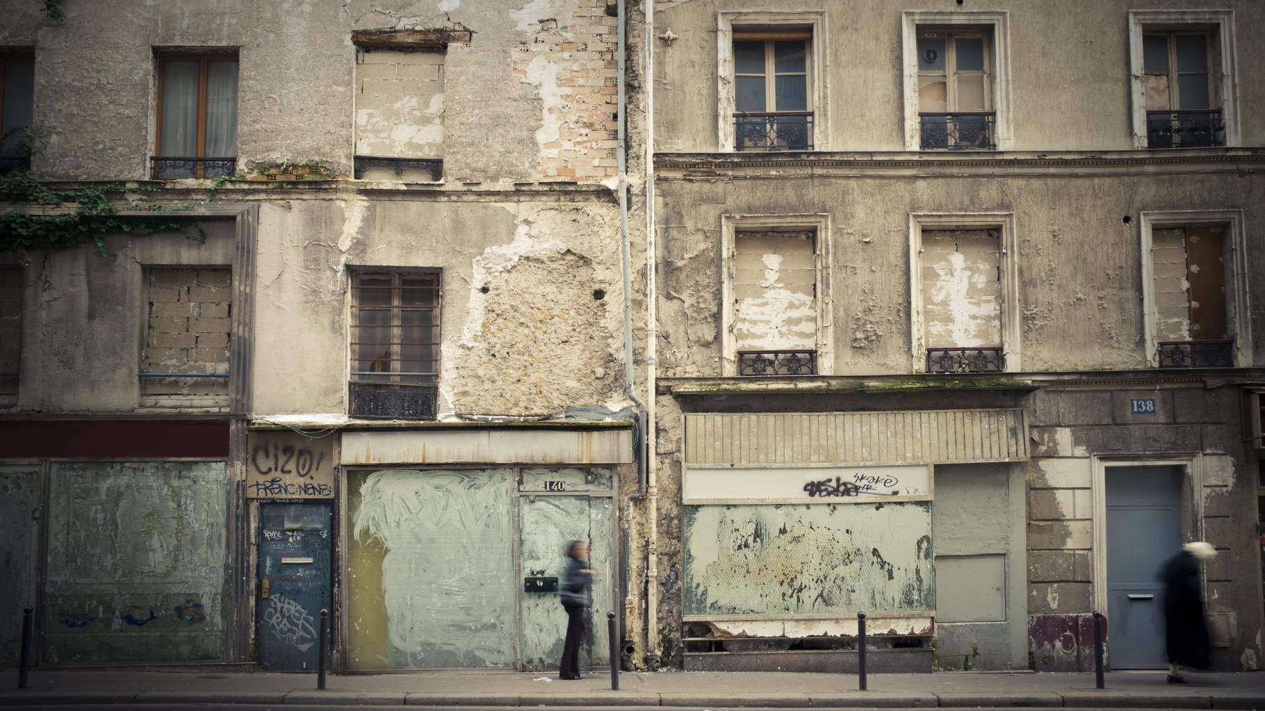 La loi " anti-squat " adoptée par le Parlement aura " des conséquences humaines dramatiques "