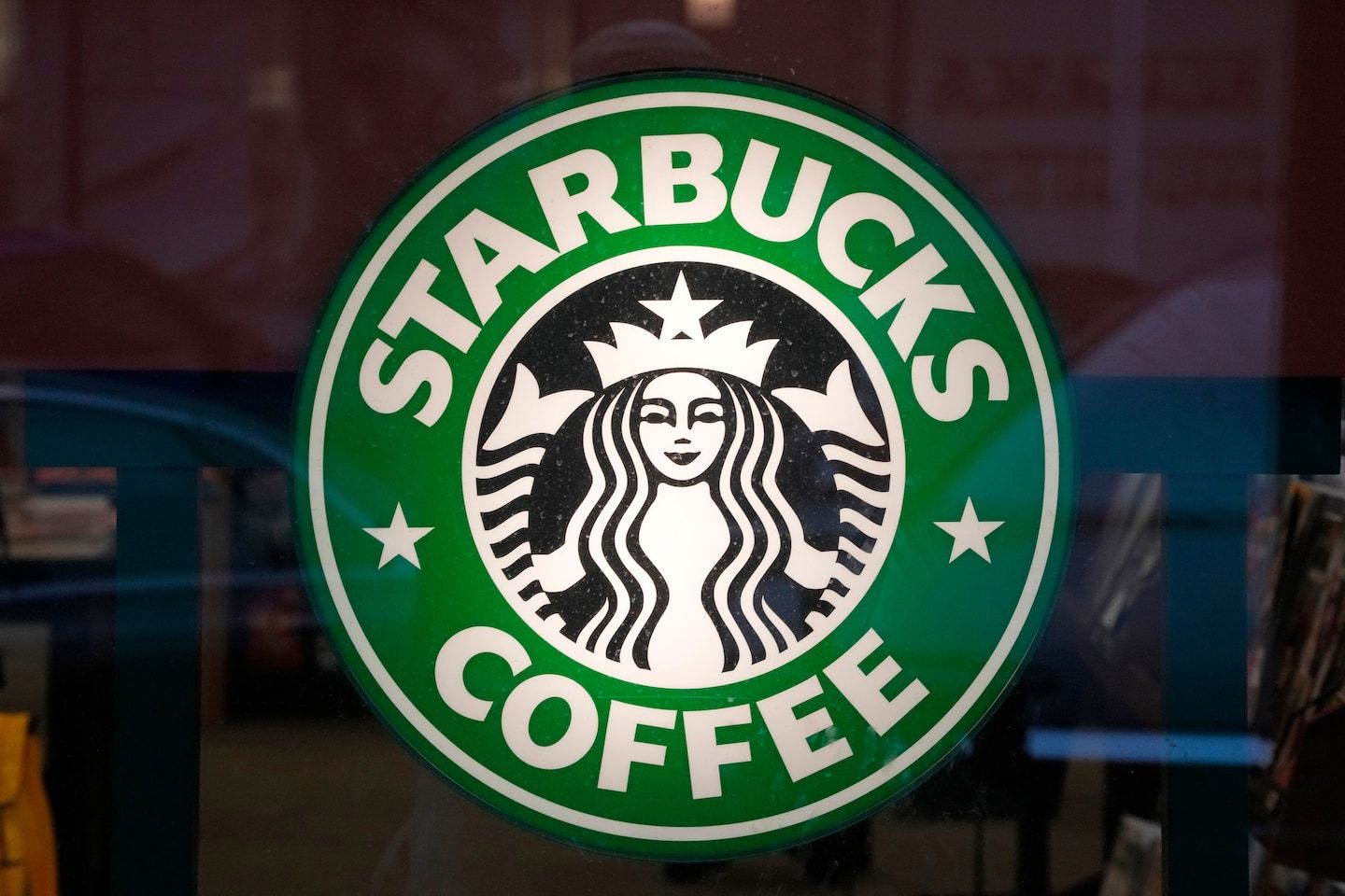 White ex-Starbucks manager awarded $25M in race discrimination lawsuit