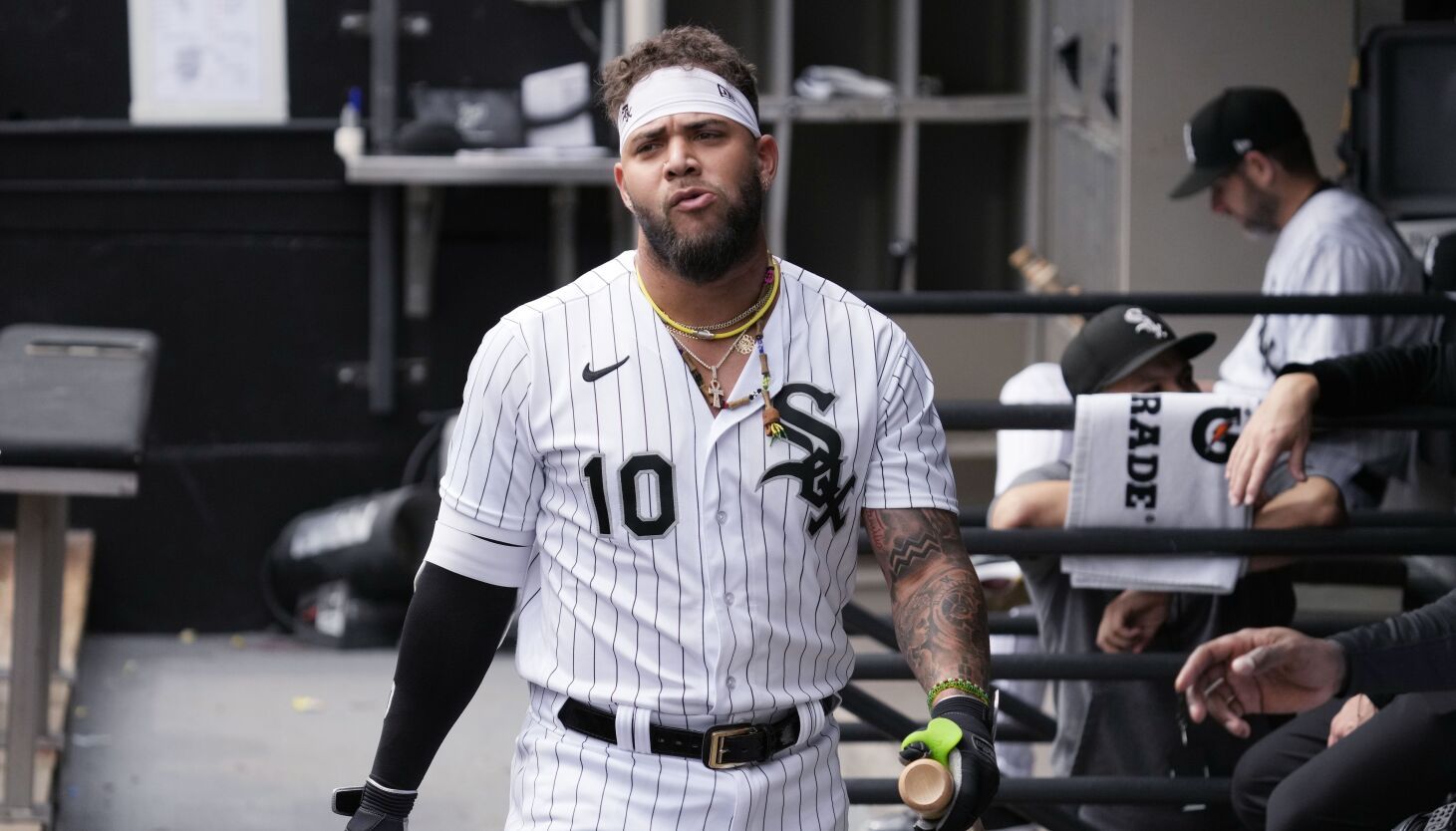 White Sox’ Yoan Moncada headed to injured list