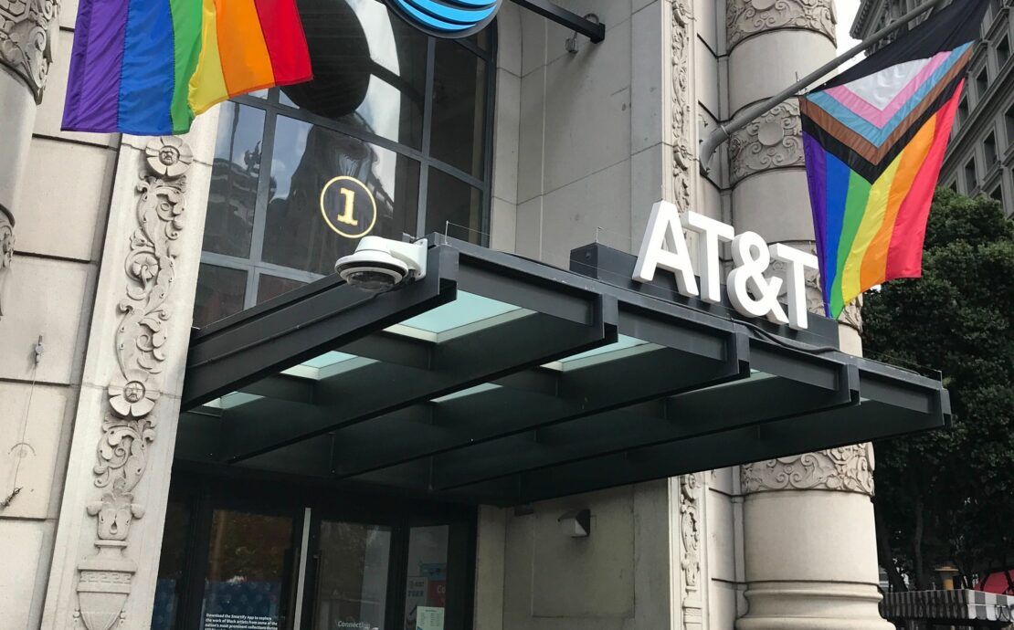 AT&T To Close Flagship Store