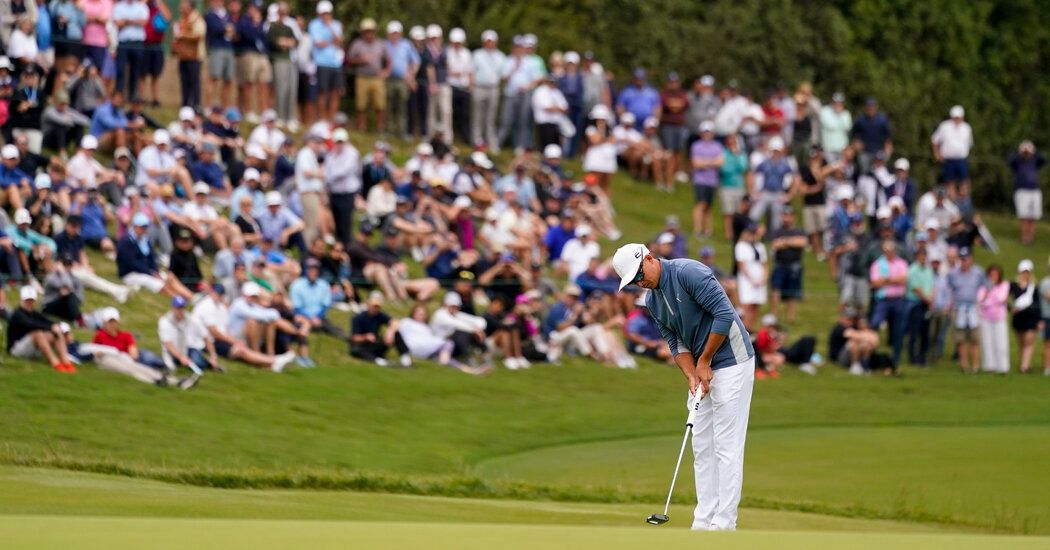 Rickie Fowler Reserves His Flash for the U.S. Open’s First Round