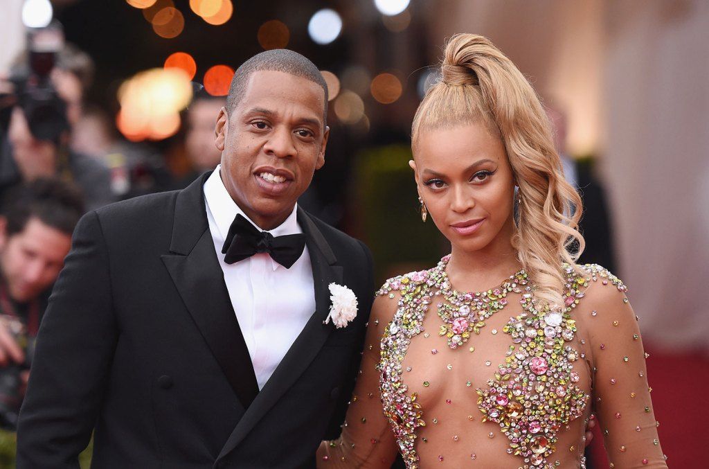 Beyoncé Supports Jay-Z’s ‘The Book of Hov’ Exhibit in Stunning Selfies