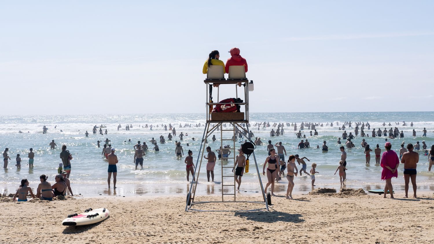 Baignade "fortement déconseillée" en Nouvelle-Aquitaine : "Il faut se baigner exclusivement dans les zones surveillées", rappelle la préfecture des Landes