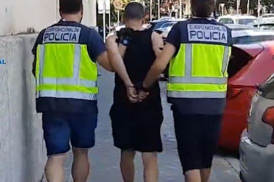 Ils étranglaient leurs victimes avec la technique du "tue-lion" à Barcelone, trois voleurs de montres de luxe arrêtés par les policiers espagnols