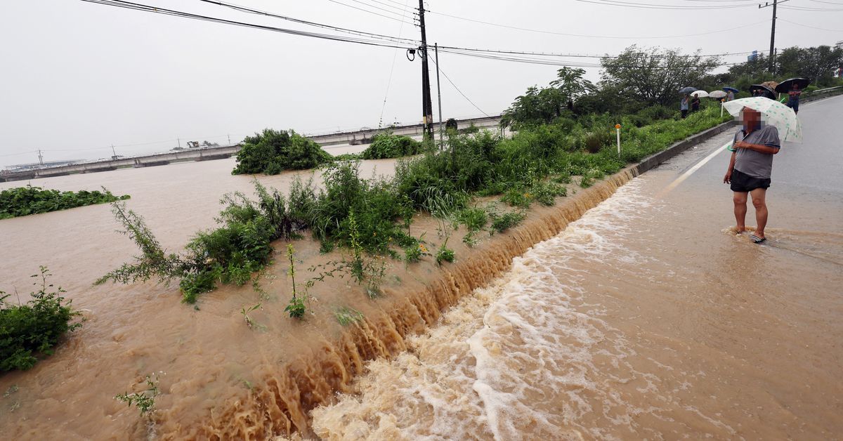 South Korea landslides, floods kill 7, over 1,000 evacuated