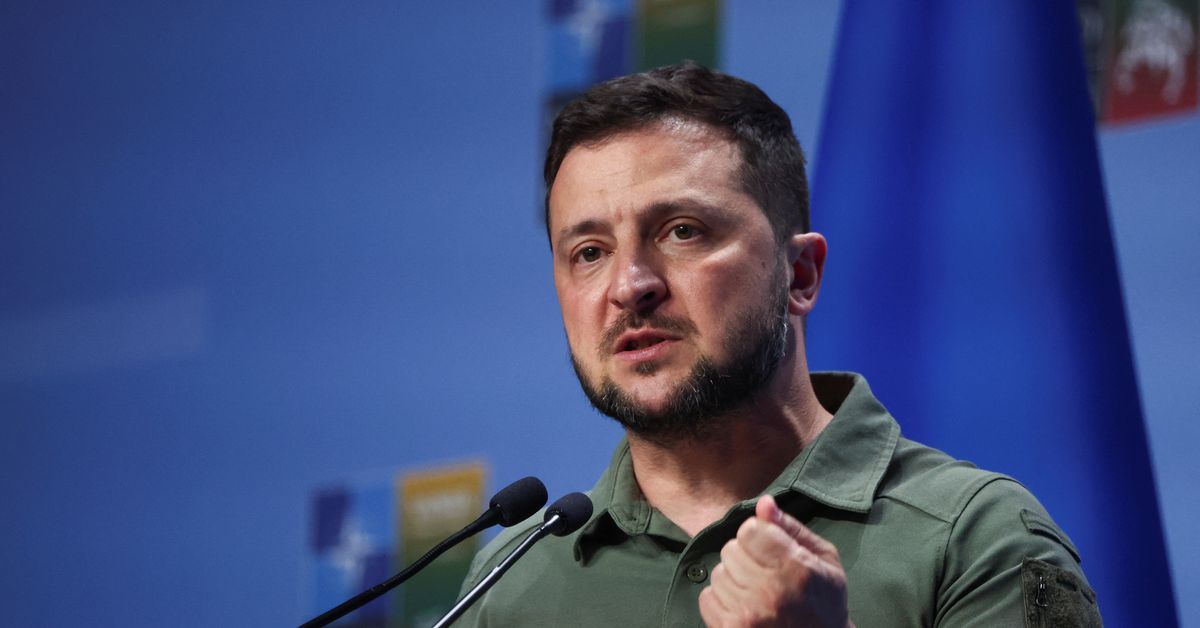 Zelenskiy warns of Russian efforts to halt Kyiv's troops, general notes advances in south