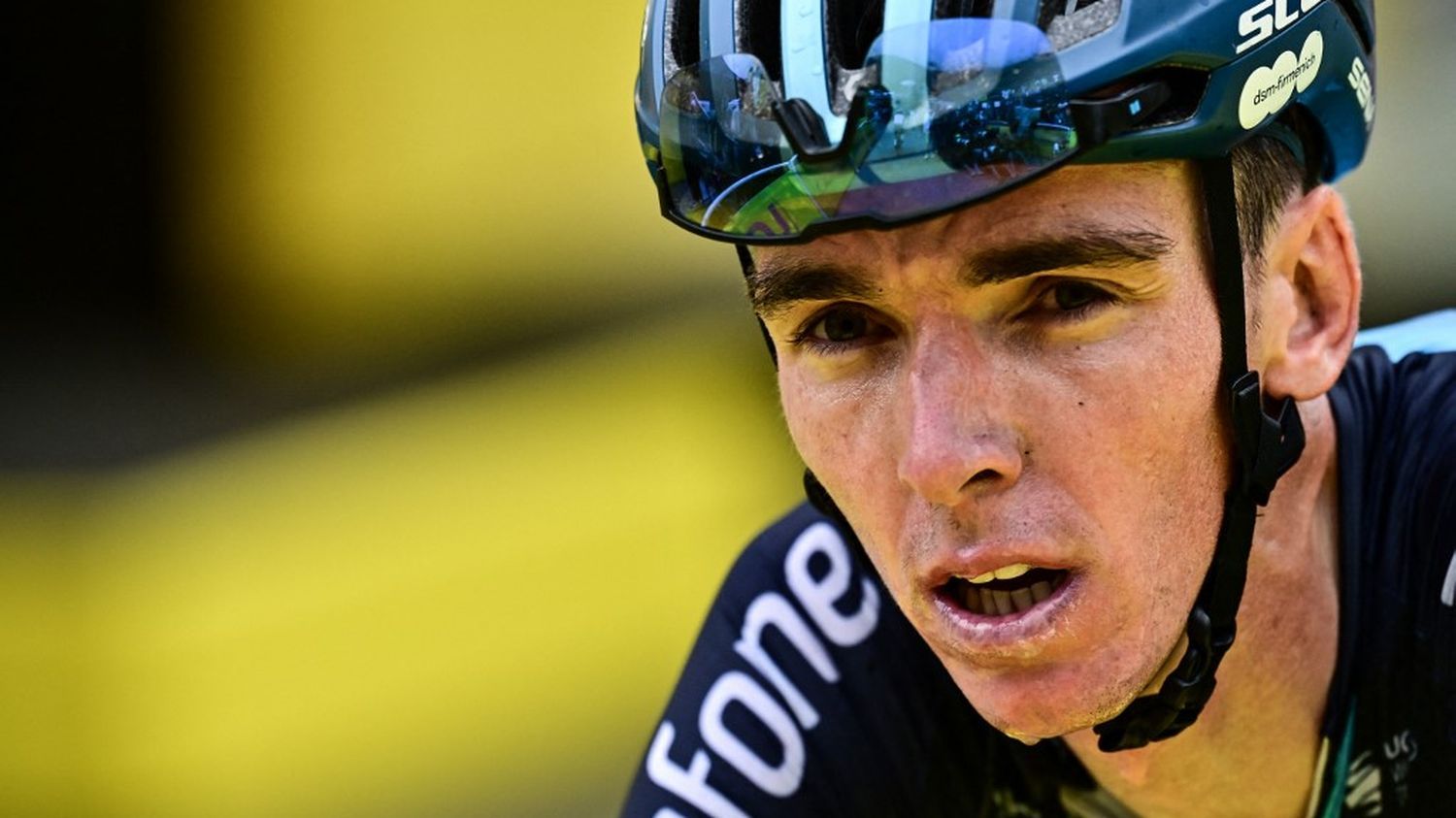 le Français Romain Bardet abandonne la course lors de la 14e étape après une violente chute entre Annemasse et Morzine