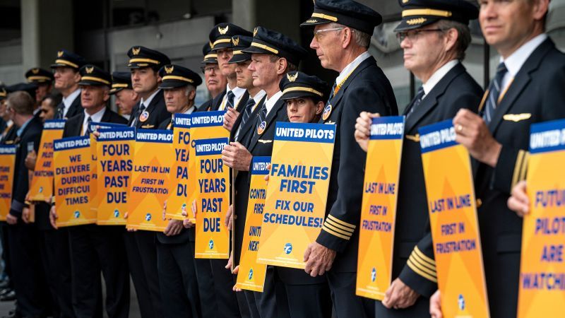 United Airlines pilots reach preliminary labor deal with up to 40% raises