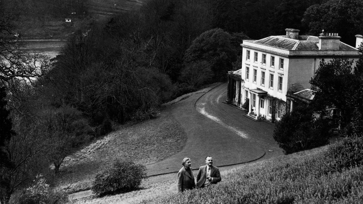 Unimaginative tourists get trapped at Agatha Christie's manor, don't murder anybody