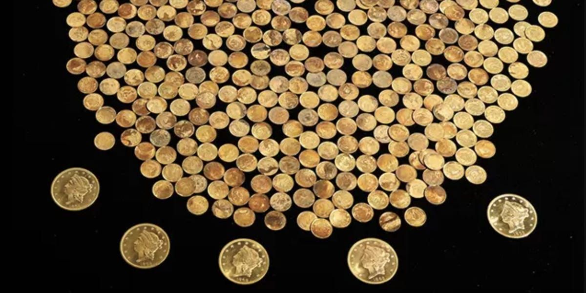 Kentucky Man Digs up Hoard of Civil War Gold Coins