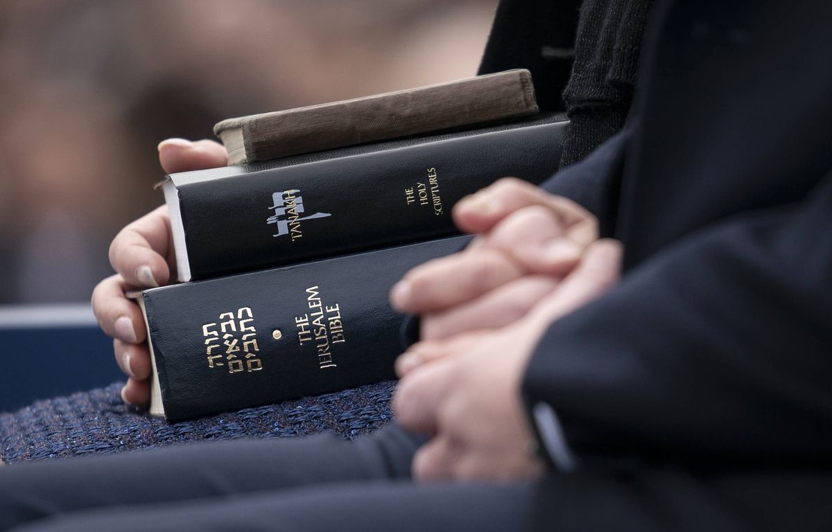 Suède : Un homme abandonne son projet de brûler publiquement la torah et la bible