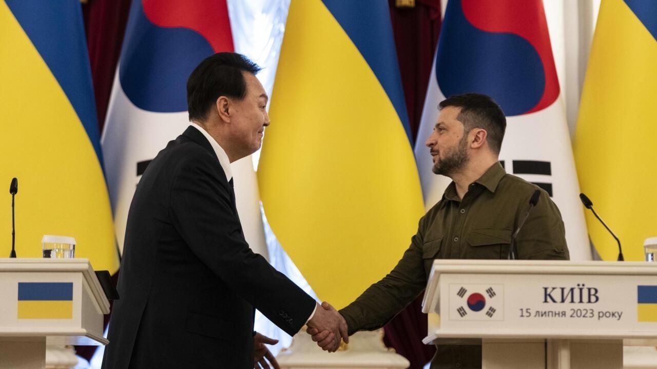 Ukraine: visite surprise du président sud-coréen Yoon Suk-yeol qui promet de l'aide à Kiev