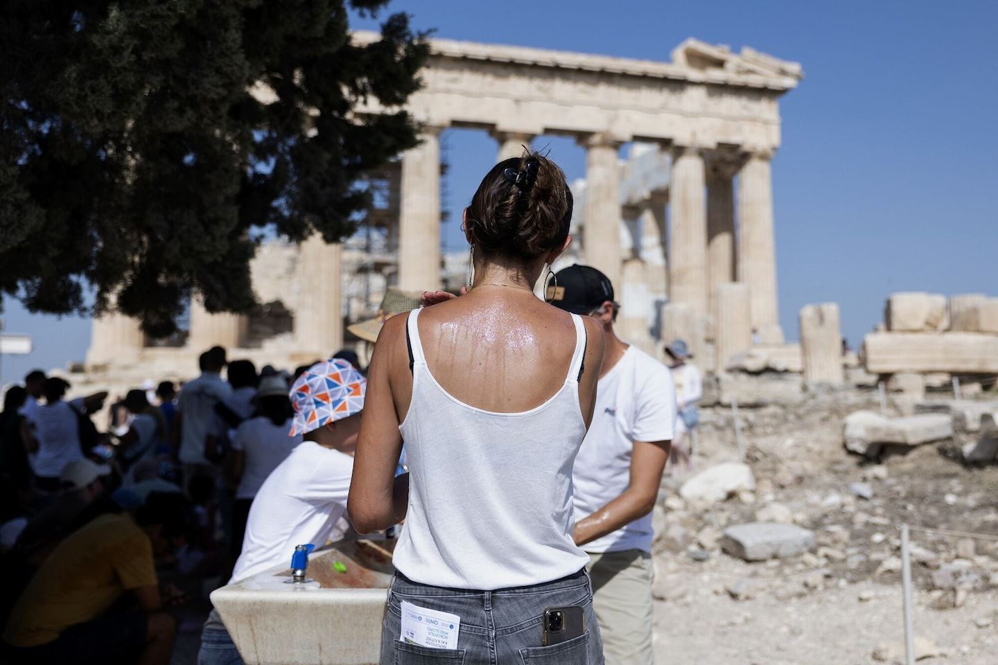 European heat wave sparks multiple warnings, shuts Greece’s Acropolis