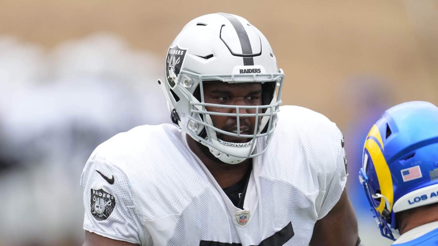 Raiders place OT Brandon Parker on injured reserve