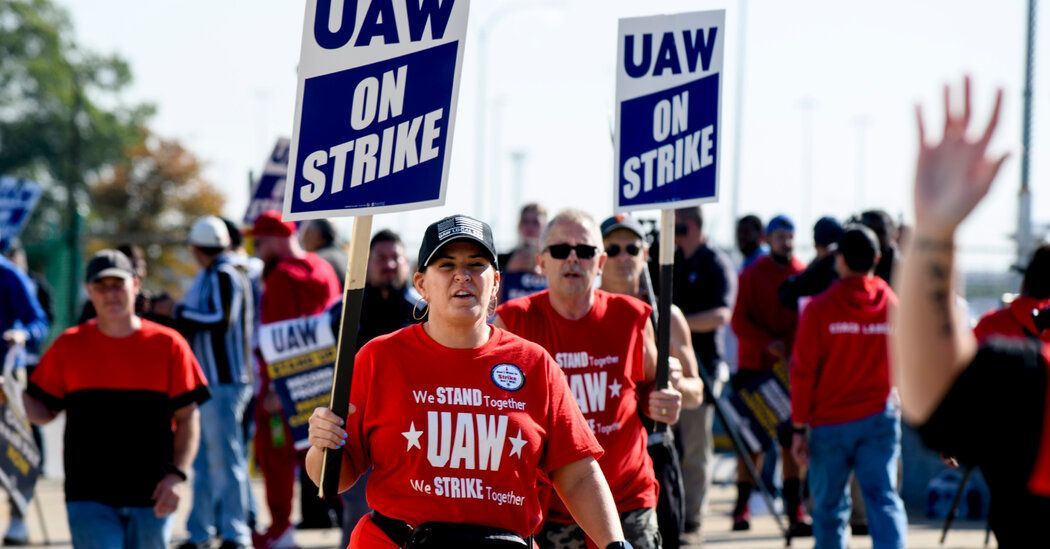 U.A.W. Strike Live Updates: Walkouts Hit Auto Plants for the Big Three