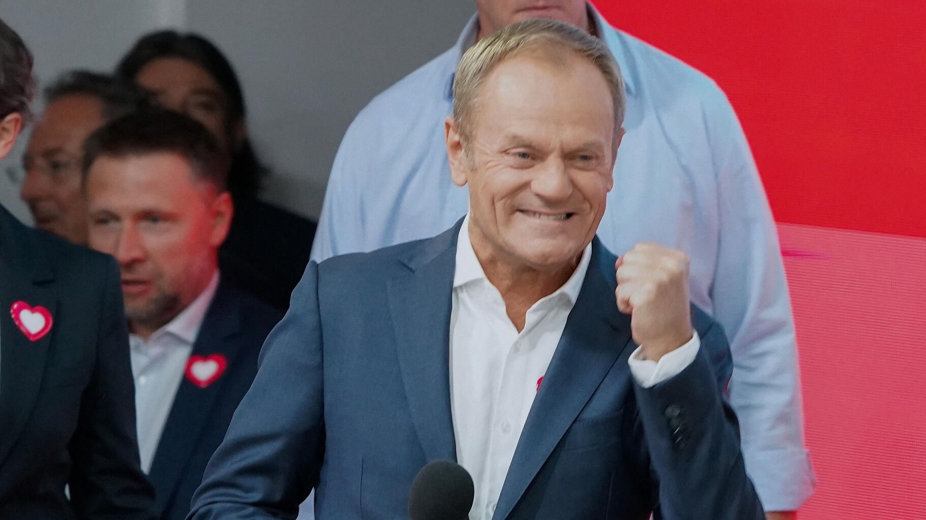 Législatives en Pologne : l’opposition pro-UE en tête, Tusk annonce " la fin du règne du PiS "