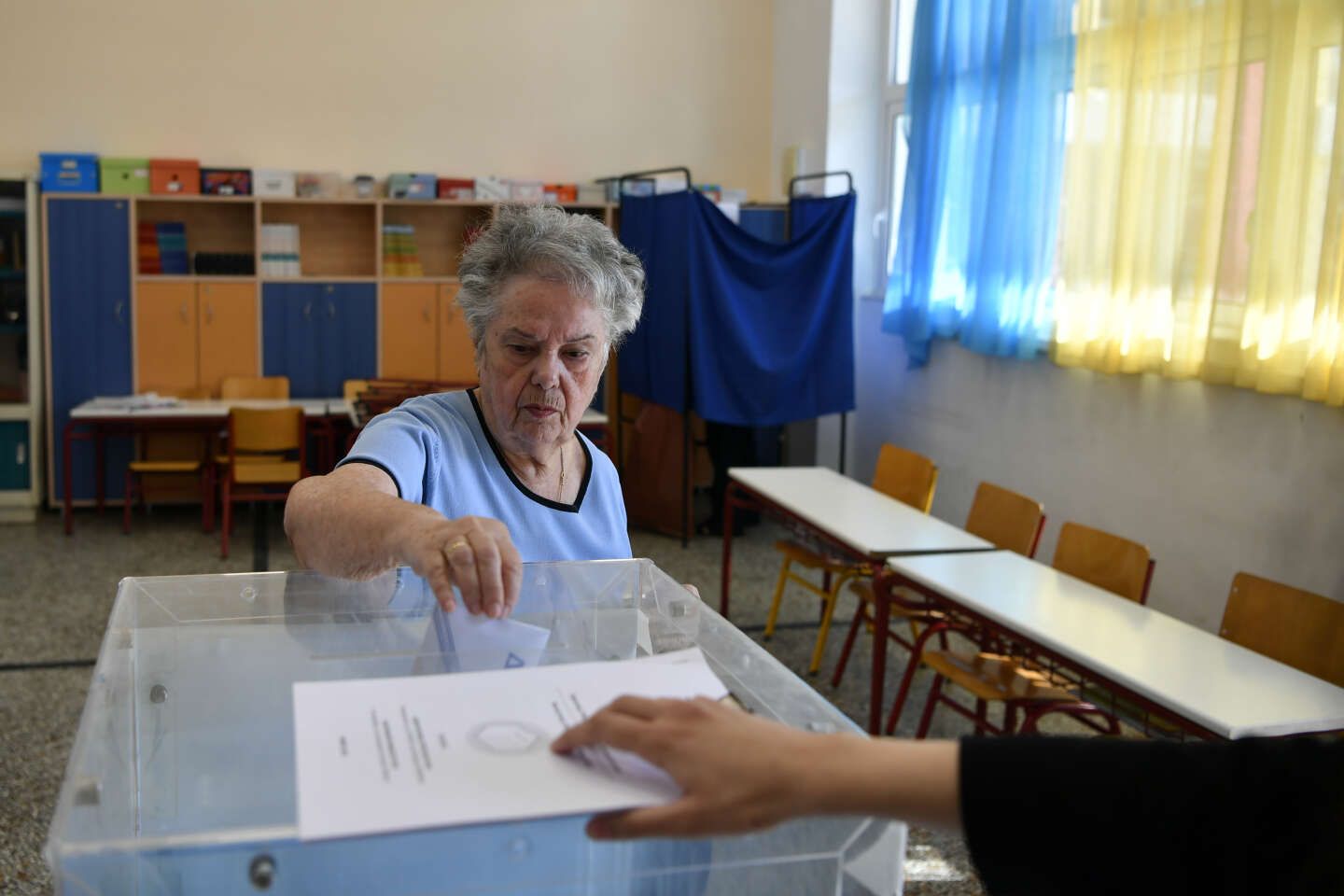 En Grèce, la droite remporte la majorité des régions aux élections locales, mais perd Athènes