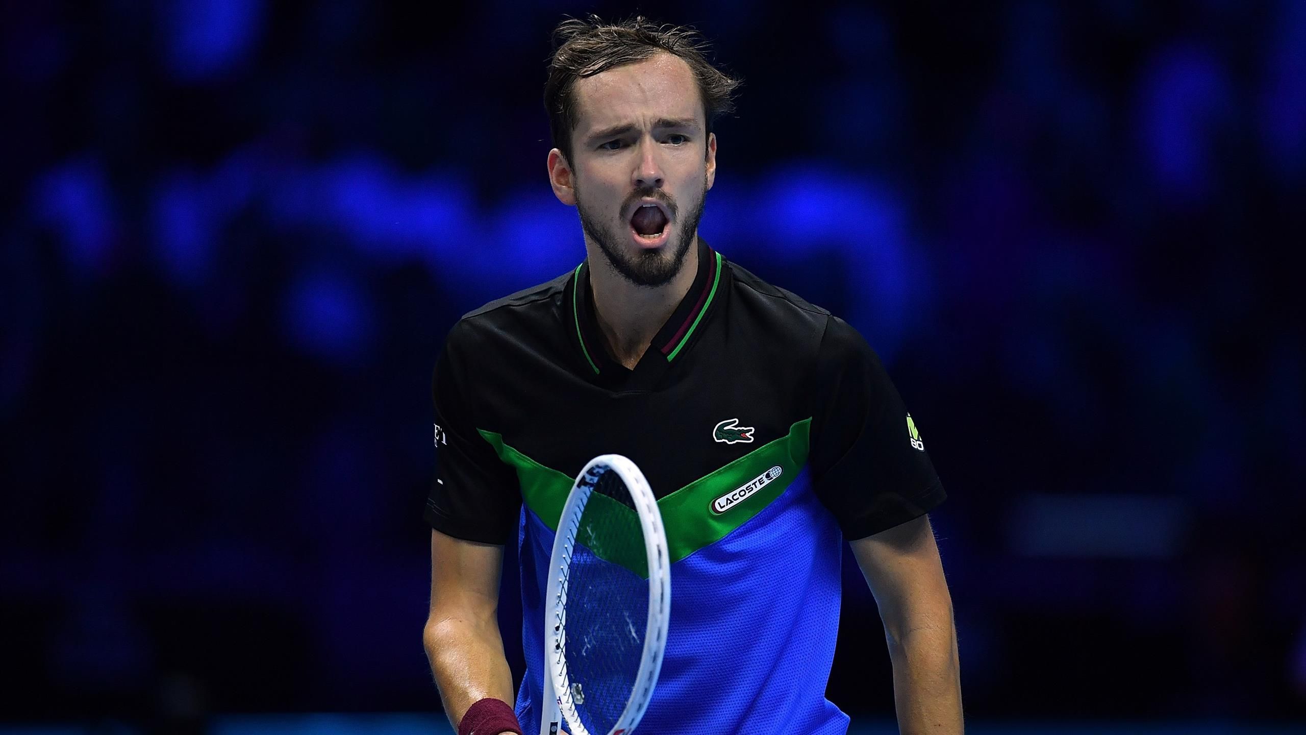 Daniil Medvedev domine Alexander Zverev (7-6, 6-4) et se qualifie pour les demies