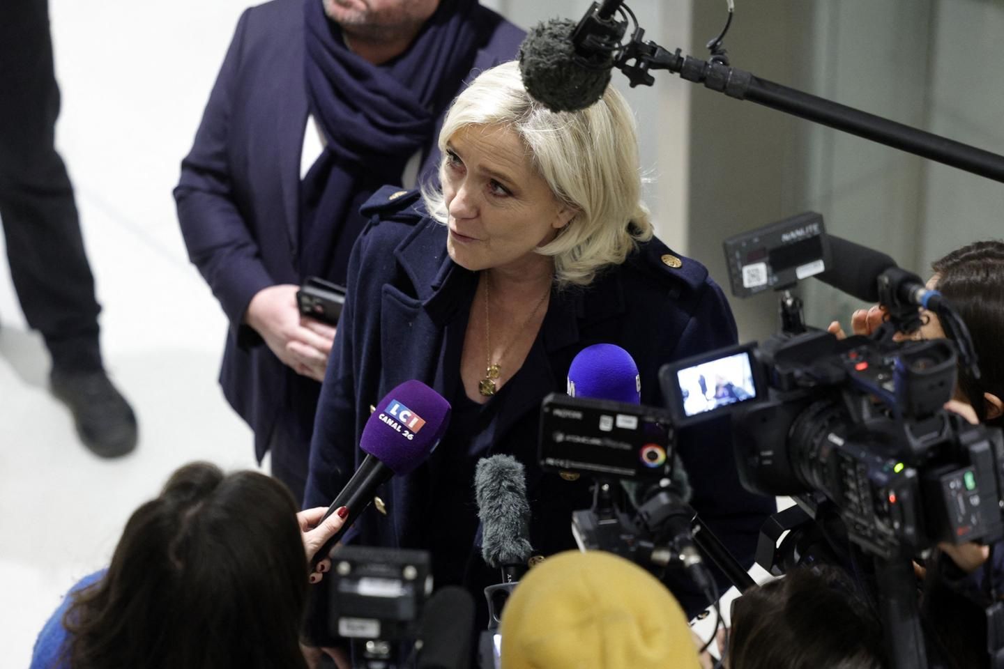 Marine Le Pen qualifie les réquisitions dans le procès des assistants parlementaires du FN d’" atteinte très violente à la démocratie "