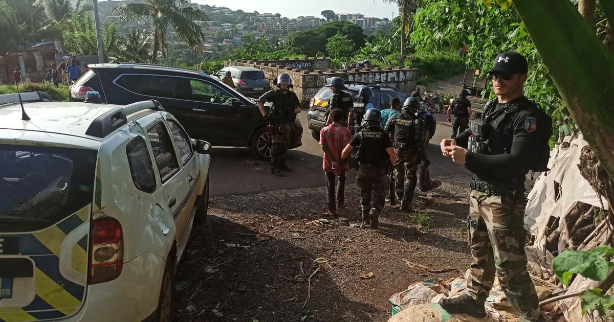 "On voit des gamins de 8 ans qui crient ''Allah Akbar'' machette en main": les habitants de Mayotte dans l'enfer de l'ultraviolence