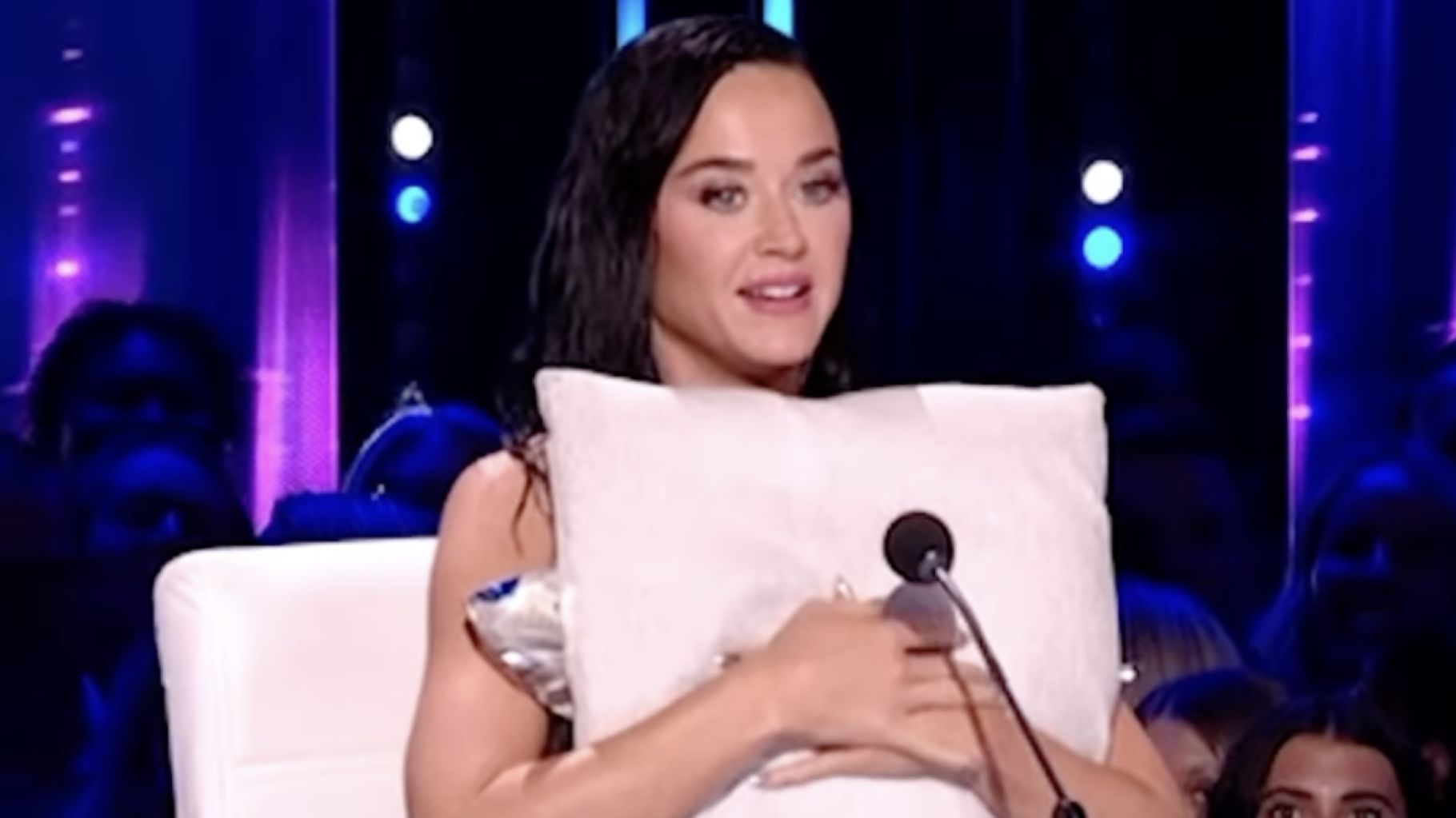 Katy Perry a eu un problème de vêtement sur le tournage d’" American Idol "