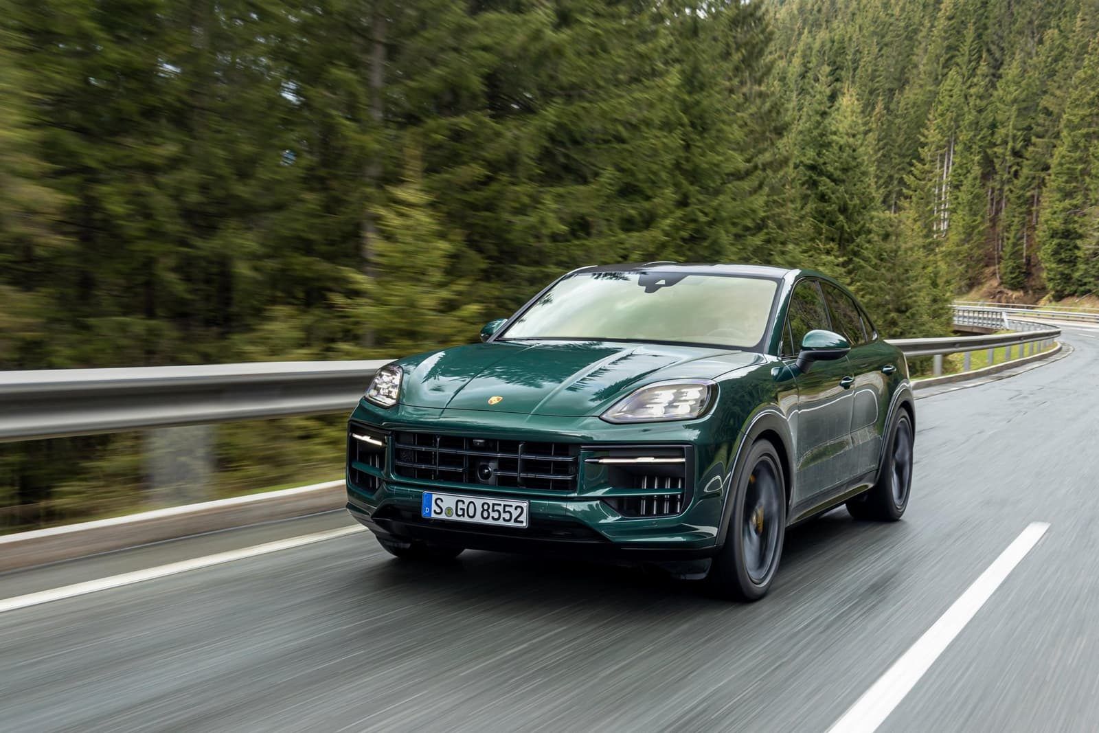 Essai Porsche Cayenne restylé : de l’hybride bien sûr, mais aussi un bon gros V8 !