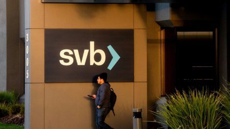 L'ex-patron de SVB incrimine les réseaux sociaux pour une panique bancaire hors norme