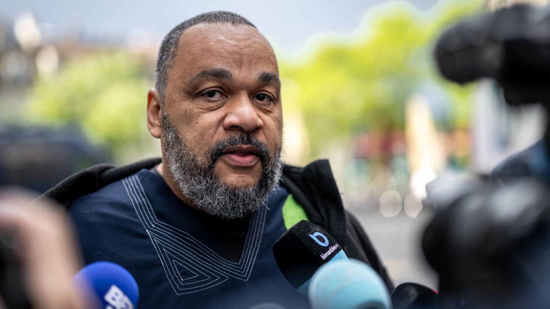 Au procès de Tariq Ramadan, Dieudonné témoigne en sa faveur