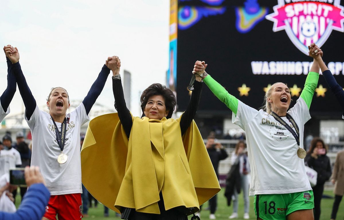 L'Américaine Michele Kang préside l'OL féminin et annonce " une avancée majeure dans l'histoire "