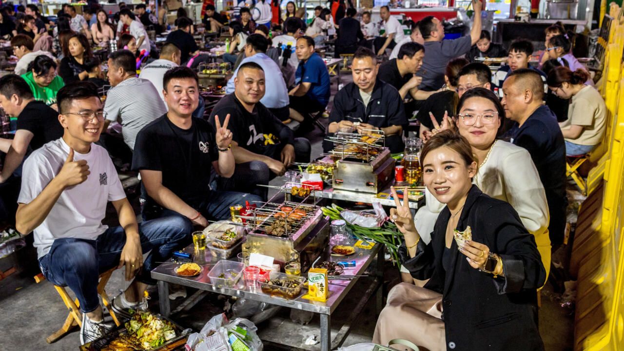 Avec la folie du barbecue de Zibo, la Chine tente de faire oublier le goût du Covid-19