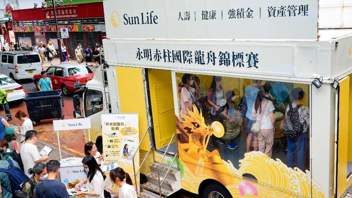 Sun Life永明連續16年贊助永明赤柱國際龍舟錦標賽！巡遊車送禮