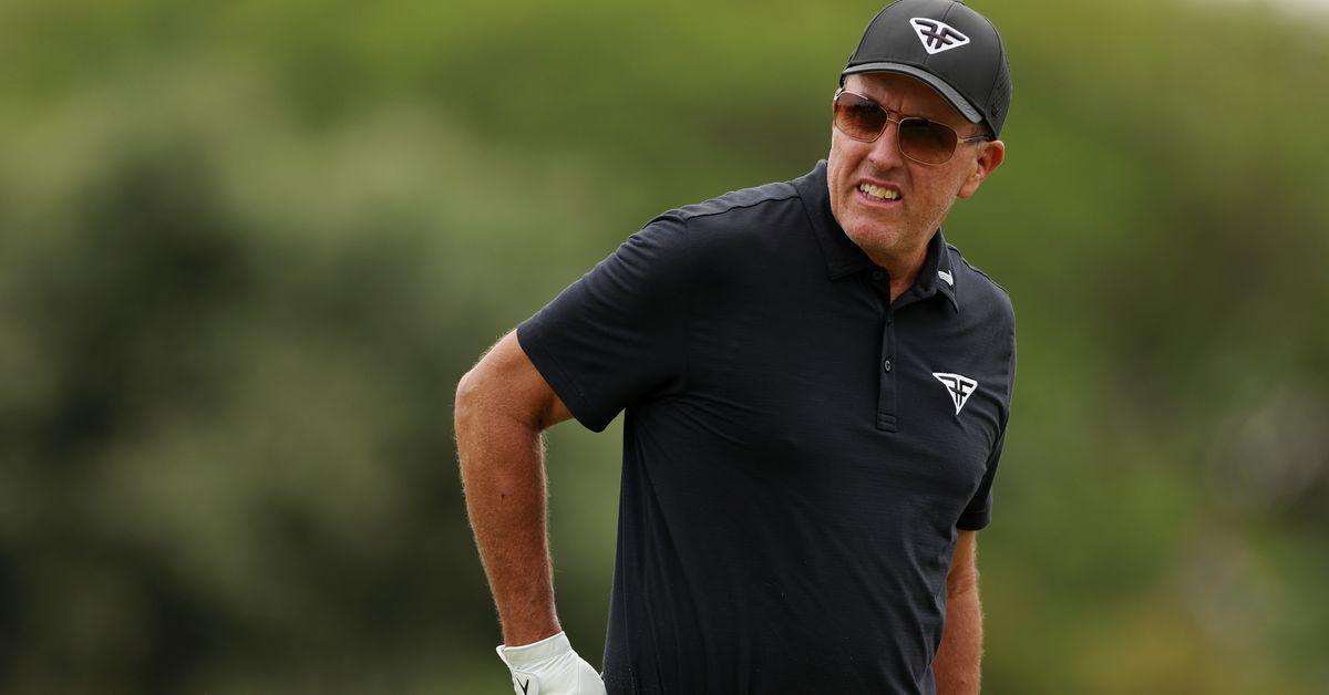 U.S. Open: Phil Mickelson heckled by ‘sombrero’ man who was tossed out