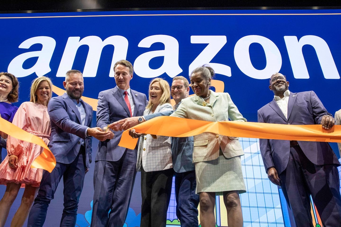 Amazon HQ2 opens first Virginia offices in ribbon-cutting ceremony