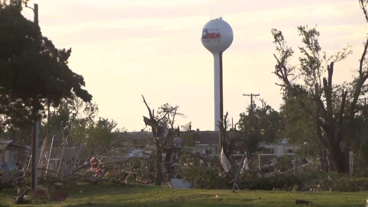 Tornado causes damage in Perryton, Texas