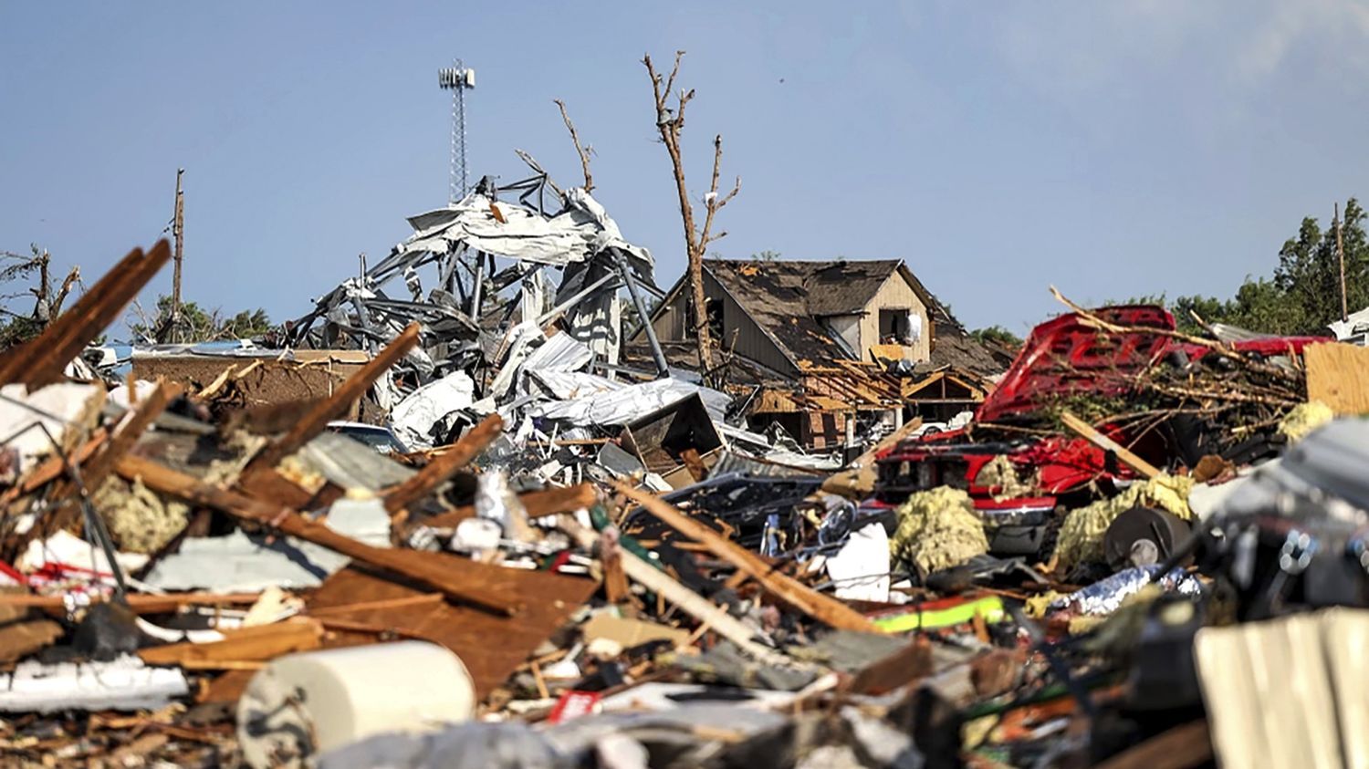 une puissante tornade fait au moins trois morts et une centaine de blessés au Texas