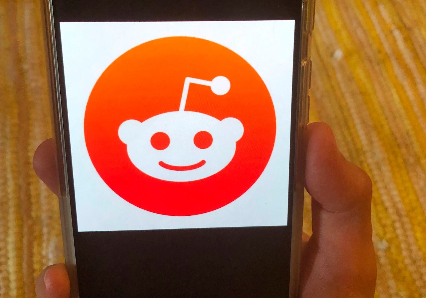 Reddit CEO compares moderators to aristocracy as blackout stretches on