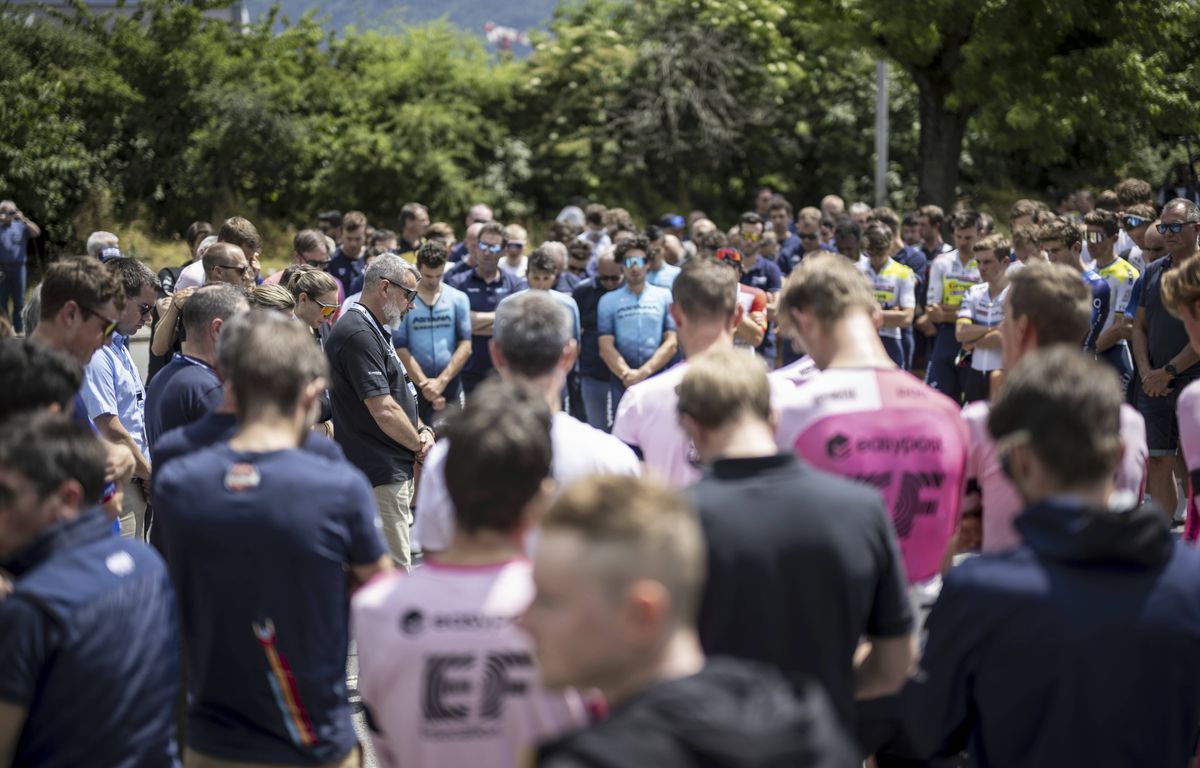 Tour de Suisse : Les coureurs entre tristesse et colère après le décès de Gino Mäder