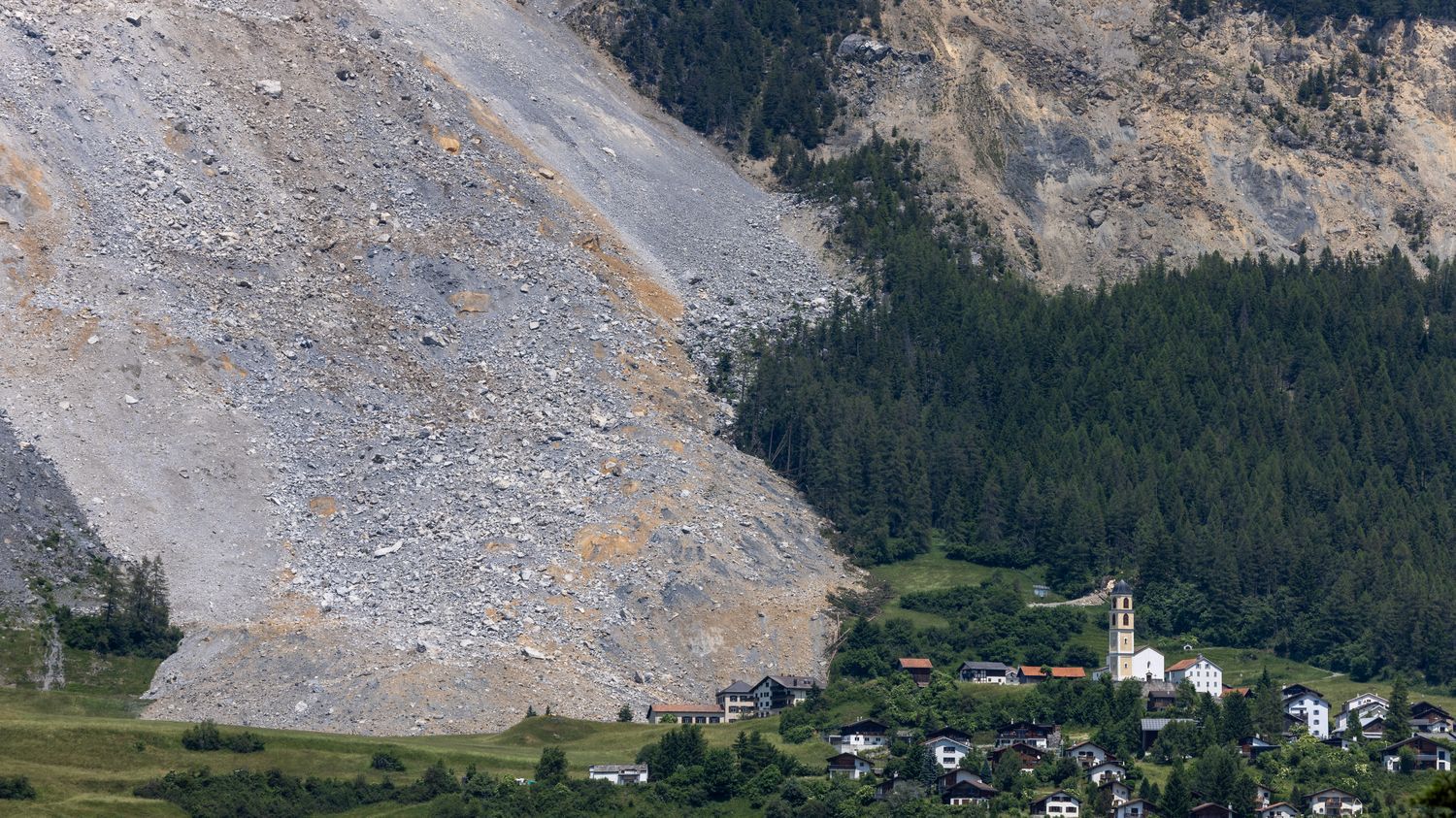 Éboulement en Suisse : "À haute altitude dans les Alpes, on a beaucoup de processus nouveaux qui peuvent être porteurs de risques", explique un chercheur