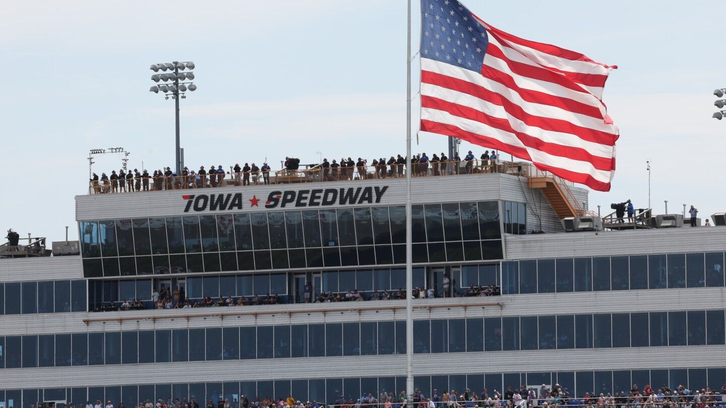 After long wait at Iowa Speedway, Midwest short-track fans finally get a NASCAR Cup race