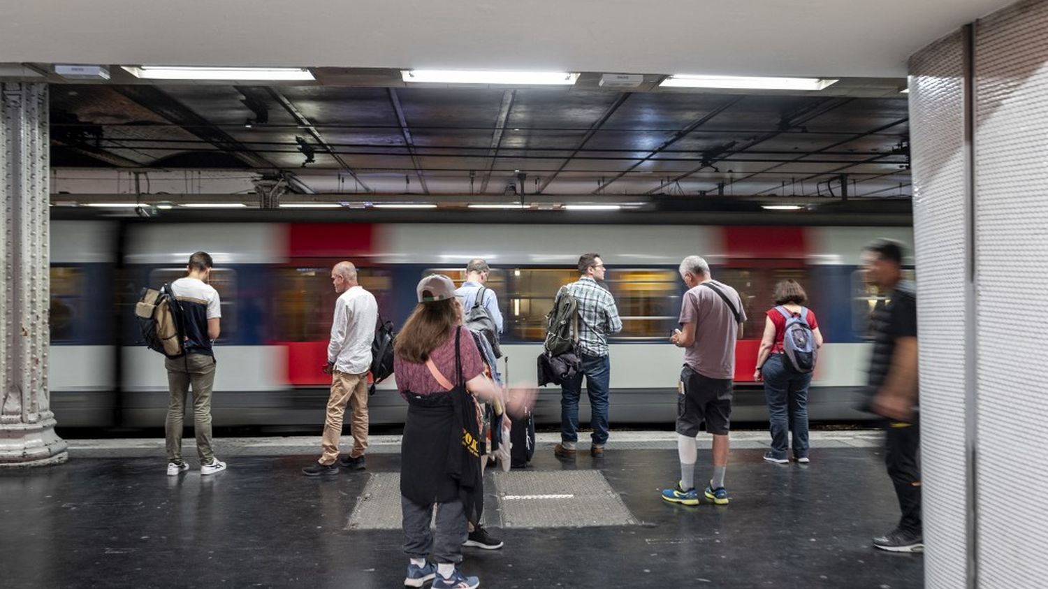 Ce que l'on sait de la mort d'une femme poussée sur les rails du RER B à Paris