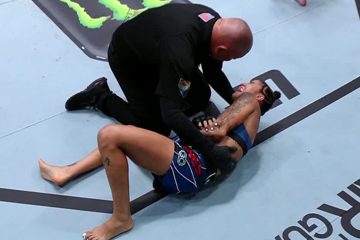 VIDEO: UFC Fighter Suffers Horrific Injury During Las Vegas Fight Night