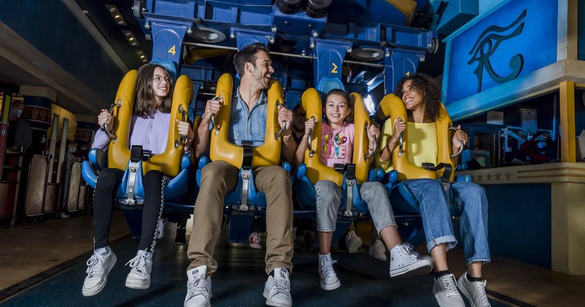 "C'est un beau complément" : le juteux business des passes coupe-file pour les parcs d’attractions