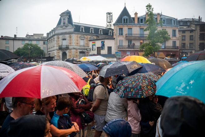 La pluie joue les trouble-fête pour la deuxième journée de la Pamparina, avec plusieurs concerts annulés à Thiers